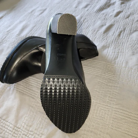 Elegant Black Heels - Picture 4 of 4